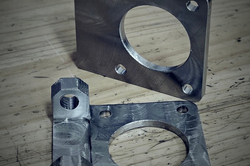 Aluminiowe wsporniki silnika frezowane na centrum CNC