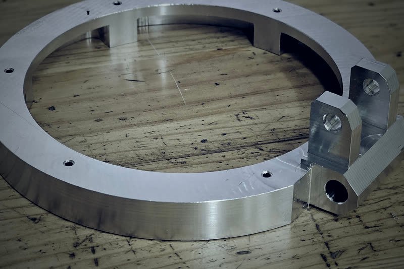 Cienkościenny aluminiowy pierścień frezowany CNC