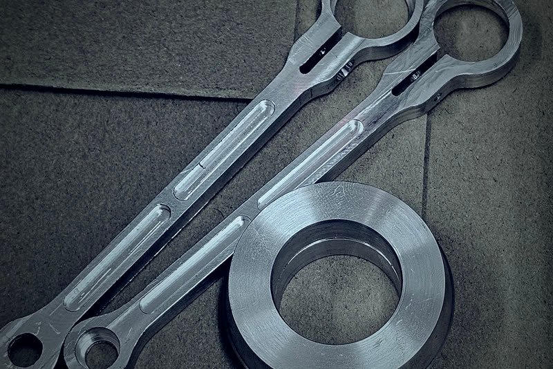 Aluminiowy łącznik i pierścień do zastosowań motoryzacyjnych