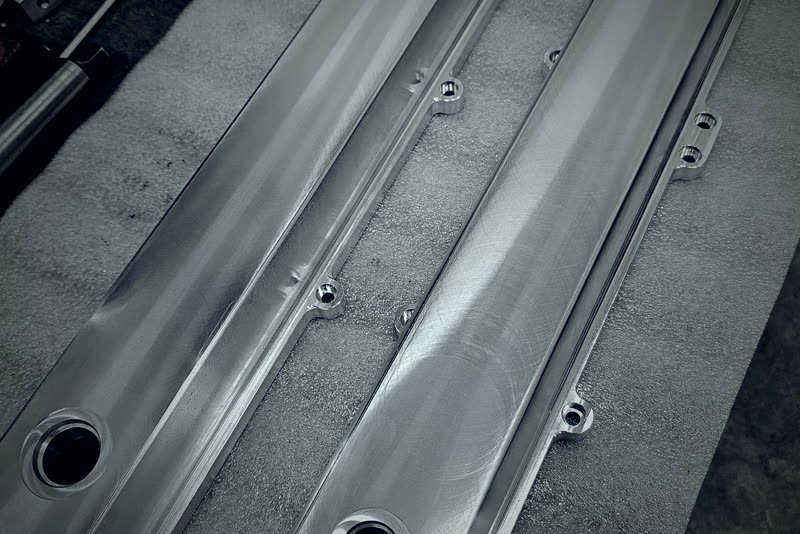 Aluminiowa listwa maszynowa przygotowana do montażu
